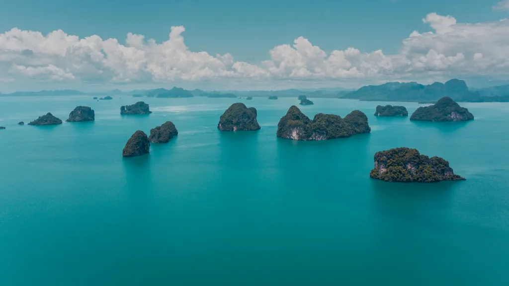 Traveling across Asia: temples, beaches, mountains and vibrant cities